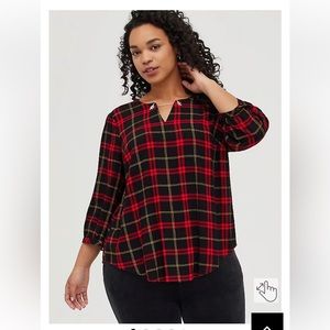 EUC TORRID CREPE CHAIN DETAIL BLOUSE